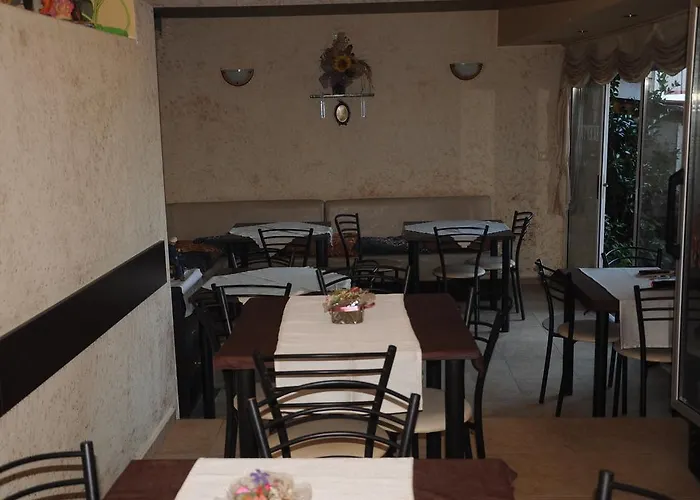 Хотел бабева